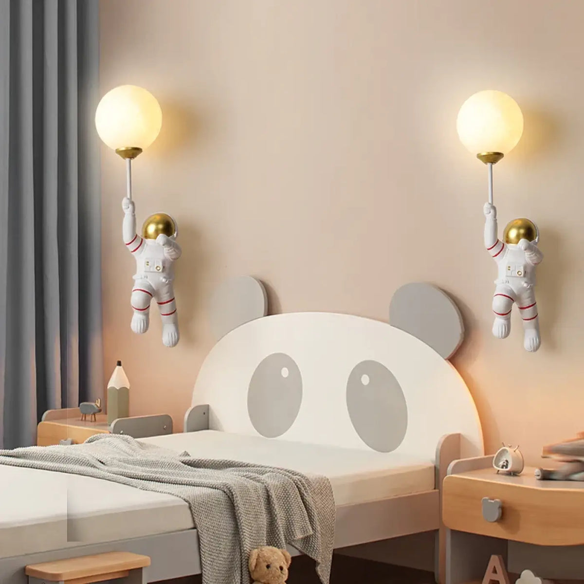 Applique Astronaute FEUNERE : Lumière Spatiale & Design Moderne