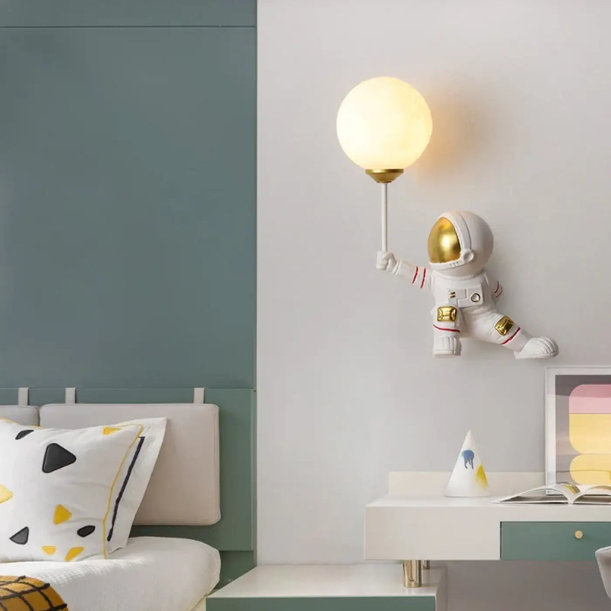 Applique Astronaute FEUNERE : Lumière Spatiale & Design Moderne
