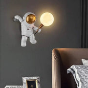 Applique Murale Astronaute : Lumière Cosmique et Design Ludique