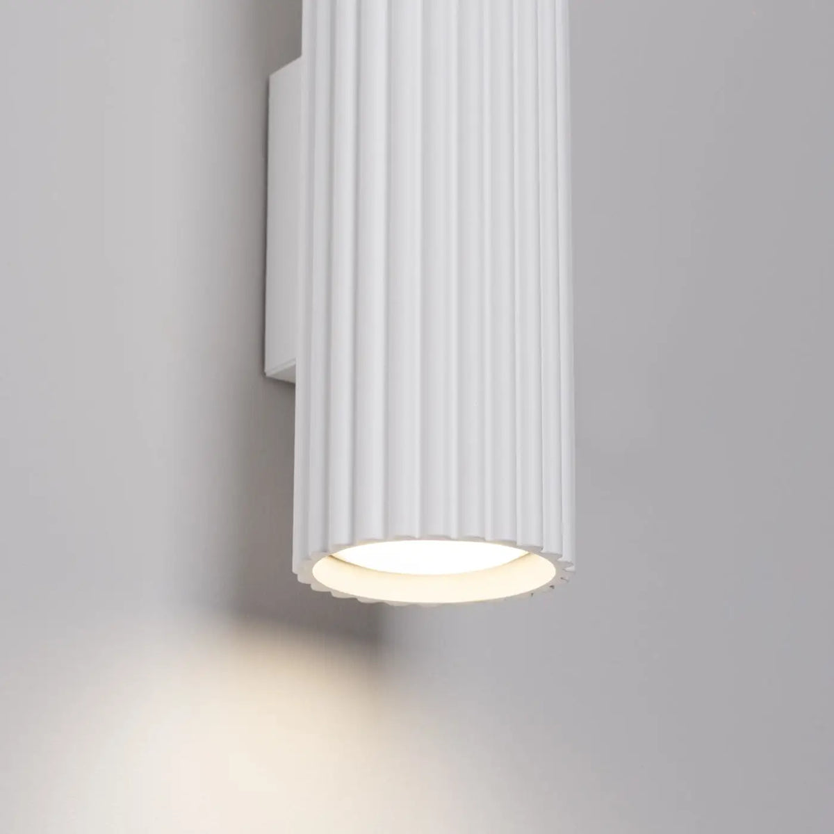 Applique Murale KARBON 20 Blanche Cannelée Double Lumière