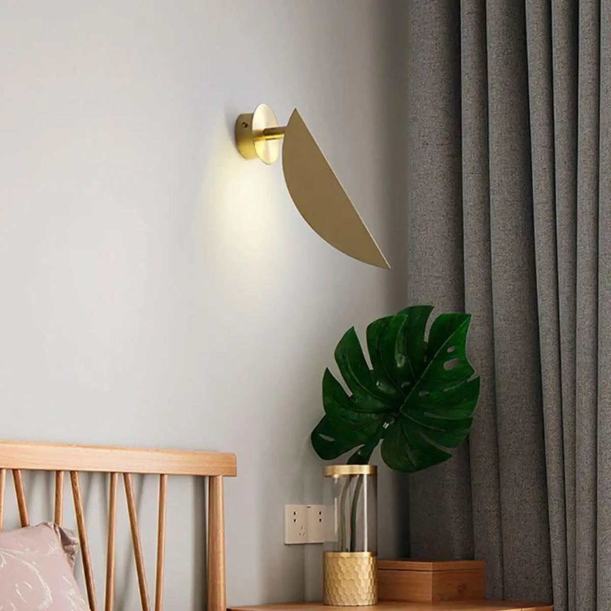 Applique Murale Dorée INTERUP : Luxe & Praticité
