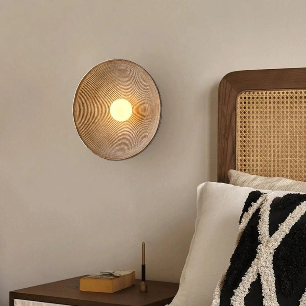 Applique Murale BALINA : Lumière Douce & Design Moderne